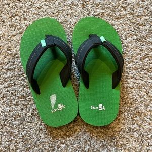 Boys flip flops